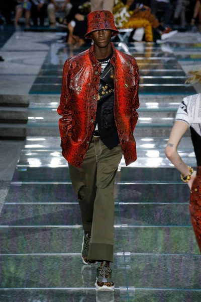 Look 14